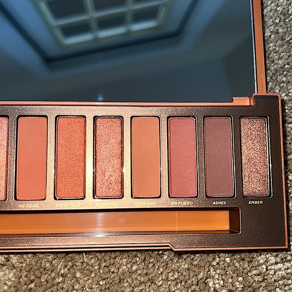 Urban Decay Naked Heat Palette - Picture 6 of 8